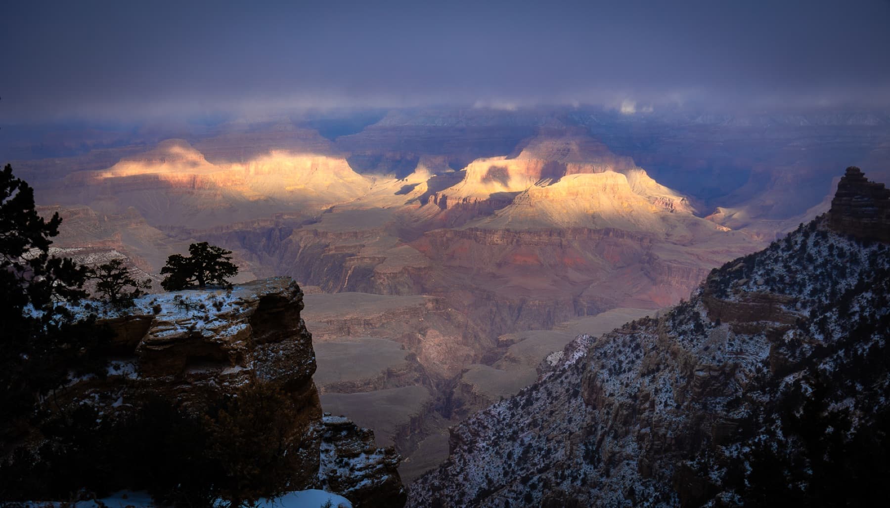 sun peeking through at grand canyon